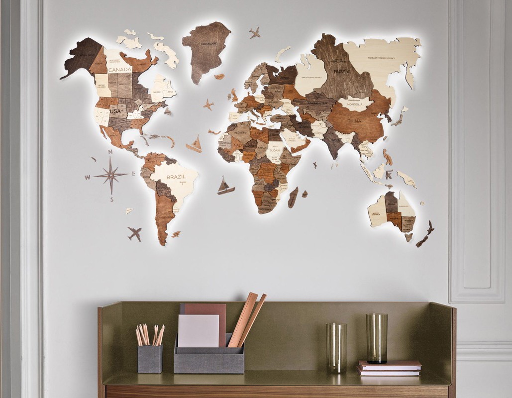خريطة العالم ثلاثية الأبعاد ملونة يدويًا على الحائط