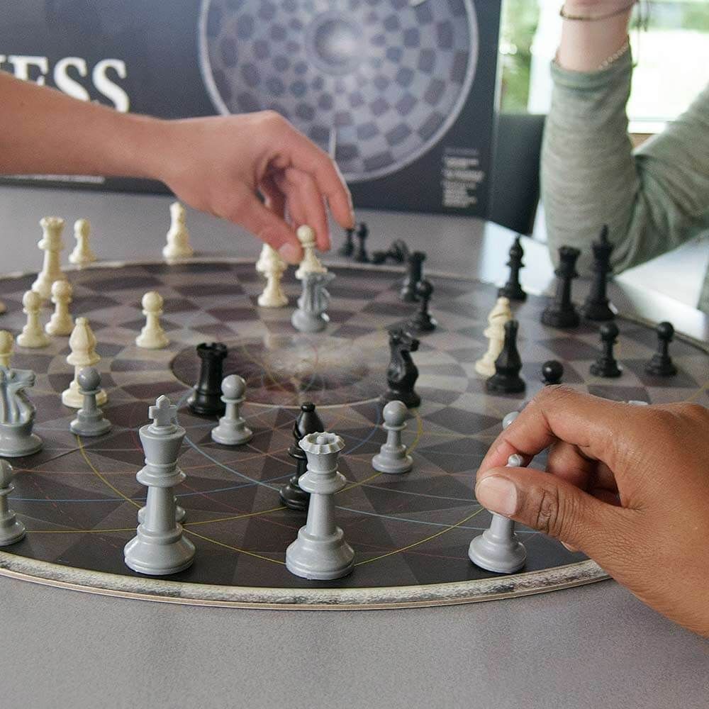 دائري الشطرنج 3 اشخاص رجل
