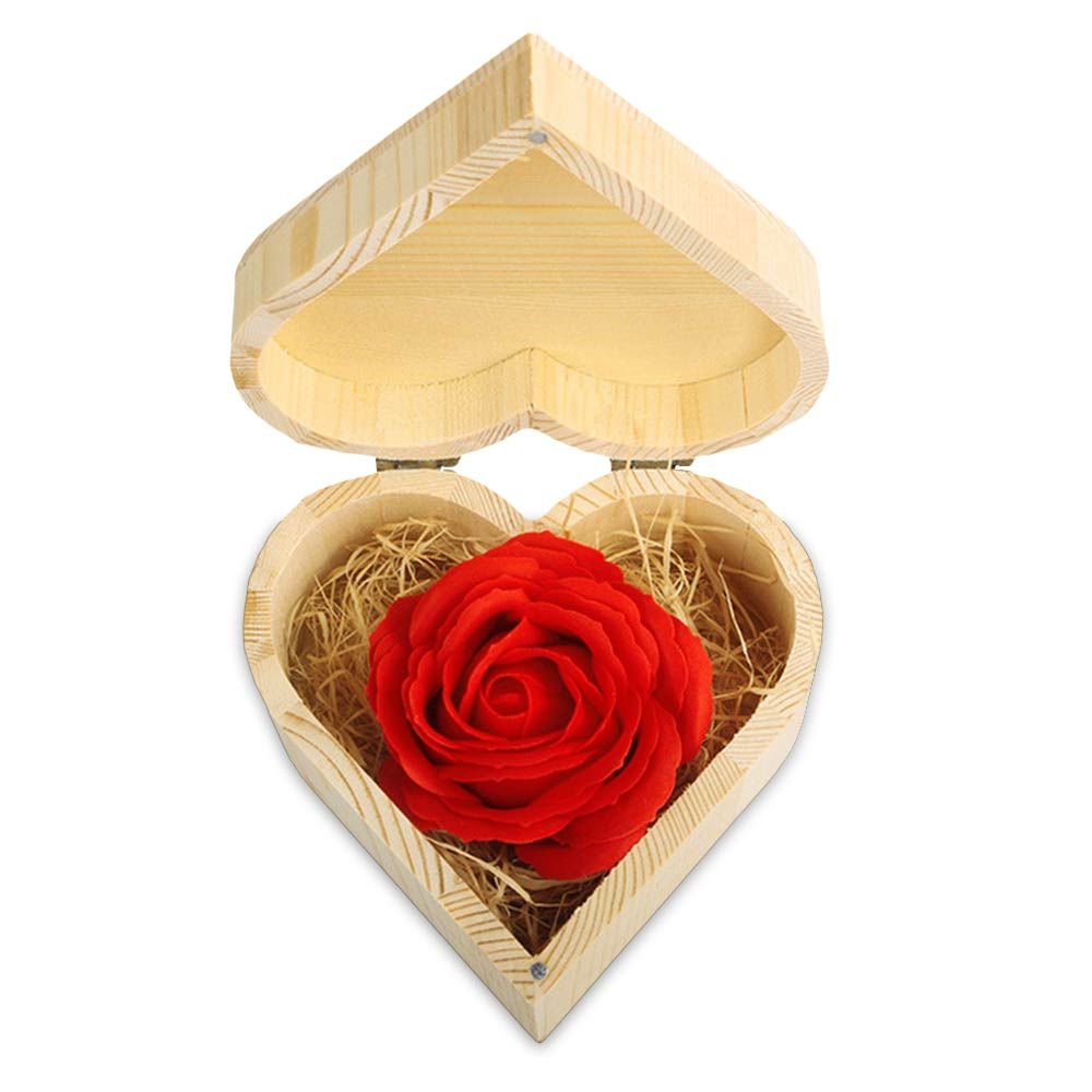 صابون الورد في صندوق خشبي على شكل قلب