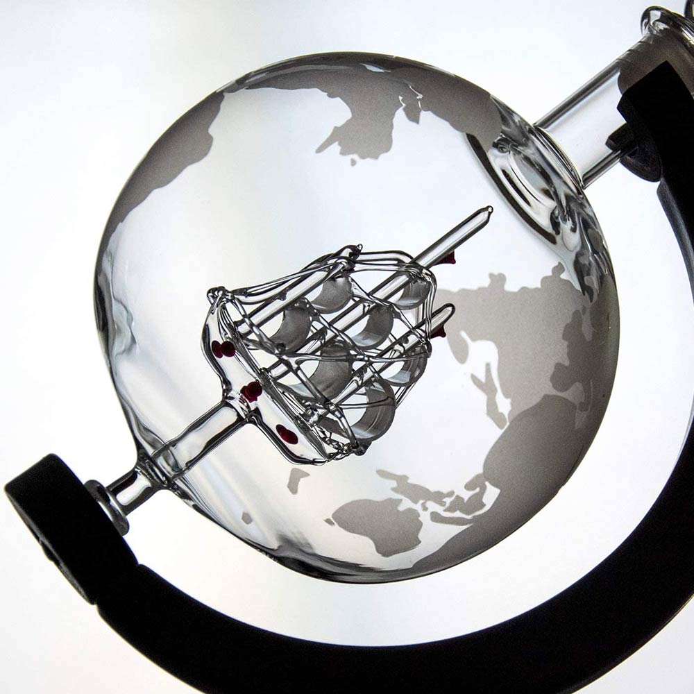 مجموعة الدورق الزجاجي للويسكي مع ملحقات الكرة الأرضية