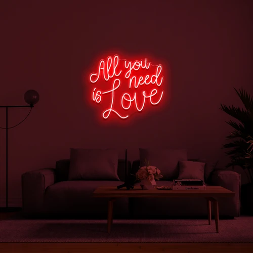علامة LED مضاءة كل ما تحتاجه هو الحب