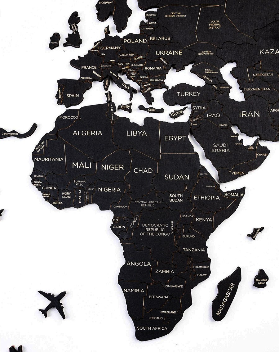خريطة العالم خشبية على جدار القارات اللون الأسود