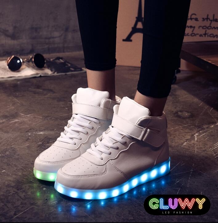 ساطع LED أحذية رياضية بيضاء